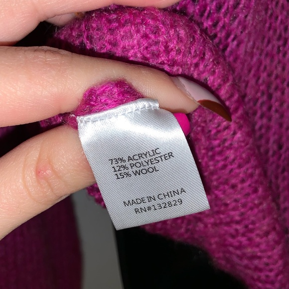 Lovers and Friends Rhiannon V Neck in fuchsia –– NWT - Picture 12 of 13